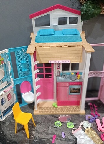 Barbie Barbie'nin evi ve aksesuarları