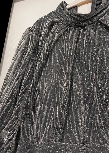 Gri Uzun Kollu Yılan Desenli Abiye Elbise - Görsel 3