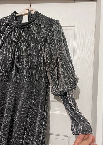 Gri Uzun Kollu Yılan Desenli Abiye Elbise - Görsel 5