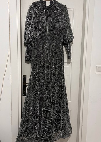 Gri Uzun Kollu Yılan Desenli Abiye Elbise - Görsel 6