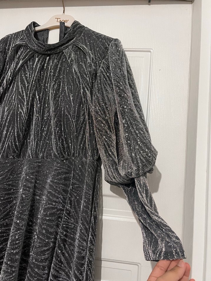 Gri Uzun Kollu Yılan Desenli Abiye Elbise - Görsel 5