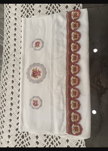 Beden İstanbul Nakışlı Beyaz Havlu