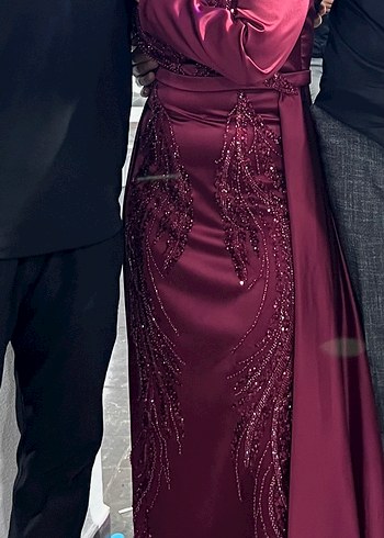 Bordo İşlemeli Uzun Abiye Elbise