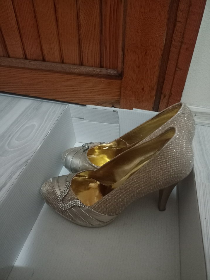2 sefer giyildi. şık simli ve topuklu ayakkabı - Görsel 3
