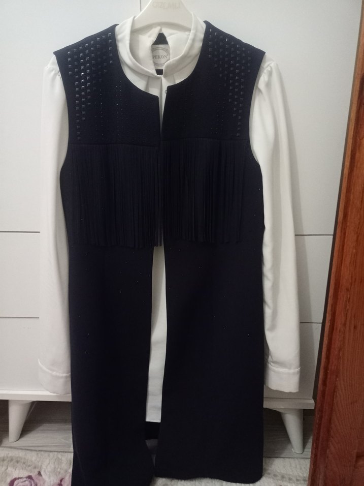 Yüksek Yakalı Beyaz Midi Kadın Yelek - Görsel 3