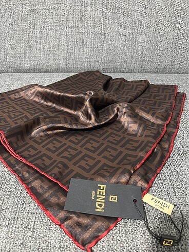 Fendi ipek eşarp