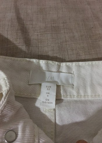 Kadın Beyaz Pamuklu Bermuda Şort - Görsel 3