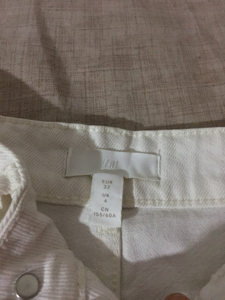 Kadın Beyaz Pamuklu Bermuda Şort - Görsel 3