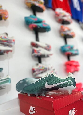 Nike TİEMPO LEGEND 10 SERİSİ