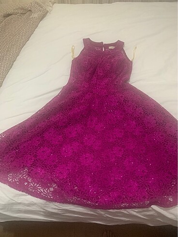 Pembe elbise