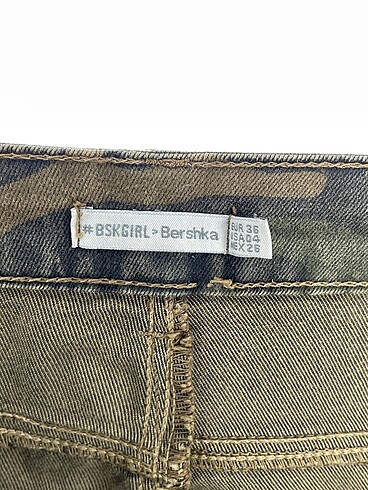 36 Beden çeşitli Renk Bershka Jean / Kot %70 İndirimli.