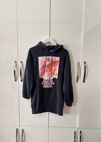 Kemer Detaylı Kapüşonlu Siyah Baskılı Sweatshirt