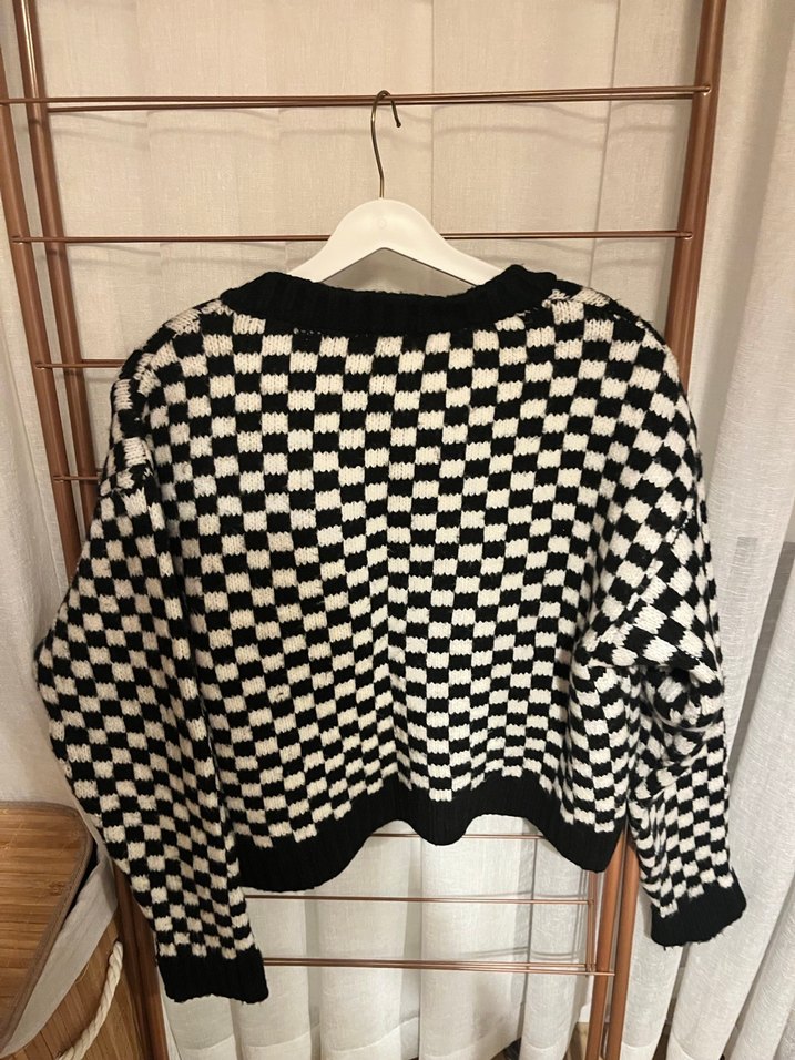 Siyah Beyaz Kareli Örgü Kadın Hırka - Görsel 2