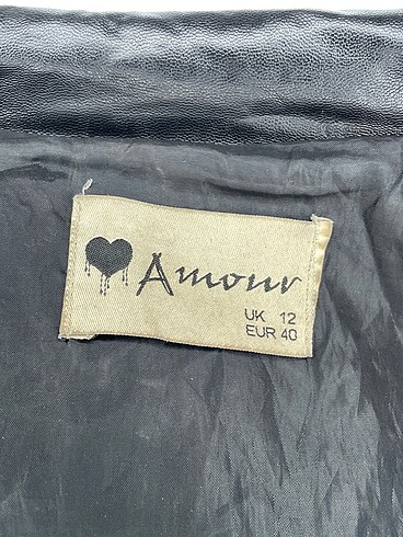 40 Beden siyah Renk PreLoved Deri Ceket %70 İndirimli.
