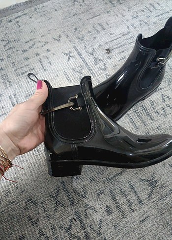 İgor rugan Kadın Bot - Görsel 2