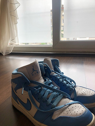 diğer Beden Jordan Retro 1 modeli.