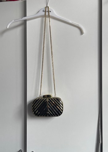 Zincir Detaylı Gold Kadın Çanta - Görsel 4