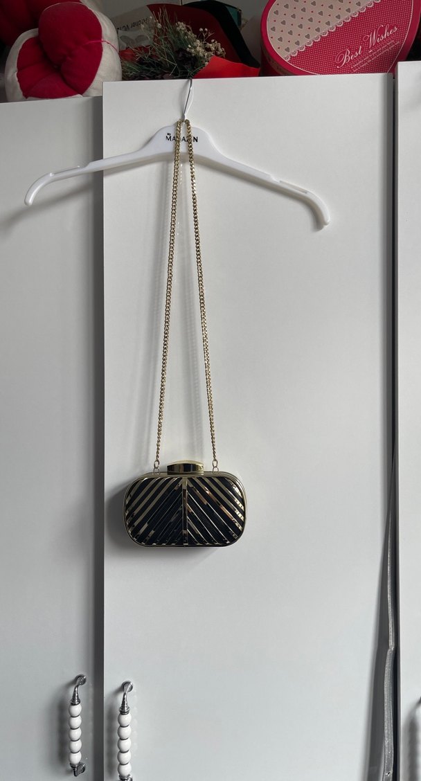 Zincir Detaylı Gold Kadın Çanta - Görsel 4