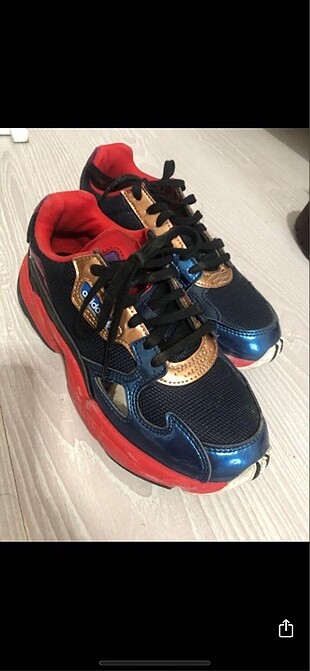 Adidas Falcon