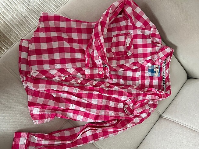 Pembe kareli gömlek