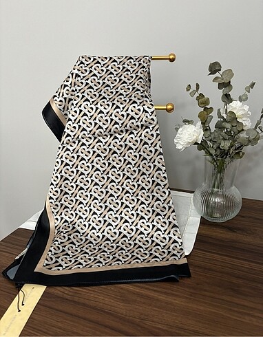 Burberry ithal vual ipek şal