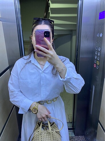 Hafif parıltılı oversize beyaz gömlek