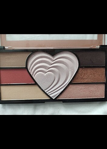 Love the revolution - Görsel 2