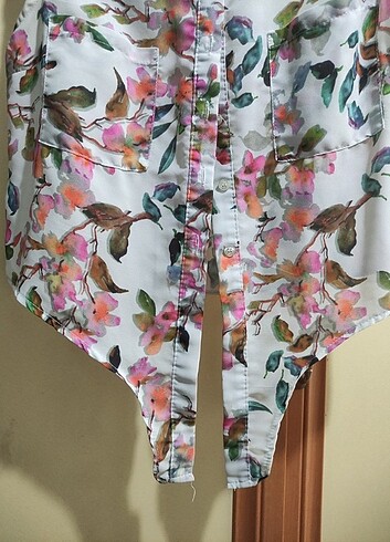 Çiçek desenli gömlek  - Görsel 3