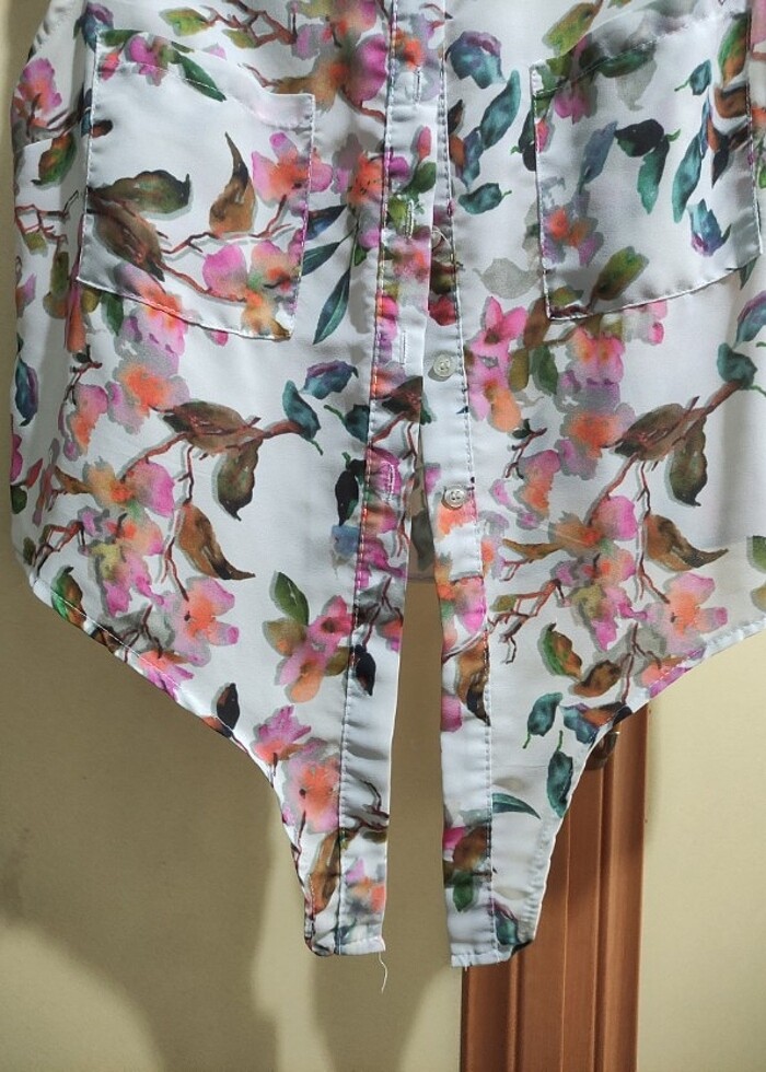 Çiçek desenli gömlek  - Görsel 3