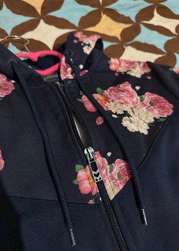 s Beden Çiçek Desenli Fermuarlı Kadın Sweatshirt hummel