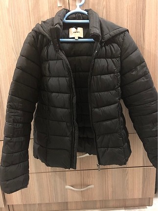 Siyah şişme mont