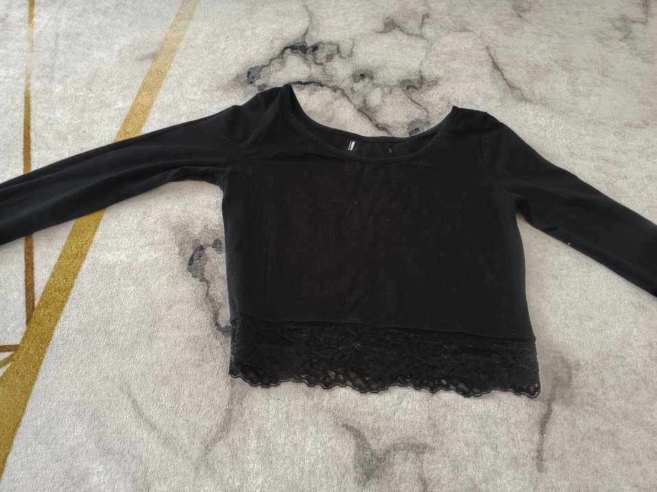 Siyah Dantel Detaylı Uzun Kollu Crop - Görsel 3