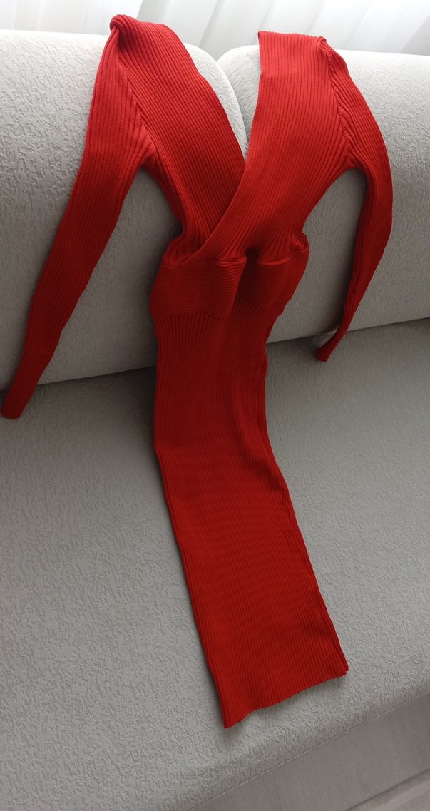 Uzun Kollu Kırmızı Pilili Uzun Elbise - Görsel 2