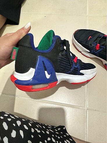 42 Beden siyah Renk Nike lebron witness