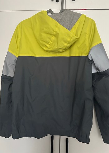 Erkek Çocuk Gri Kapüşonlu Yağmurluk - Görsel 4