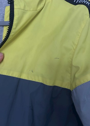 Erkek Çocuk Gri Kapüşonlu Yağmurluk - Görsel 3