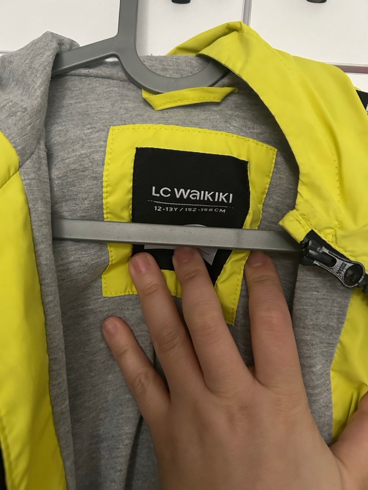 Erkek Çocuk Gri Kapüşonlu Yağmurluk - Görsel 2