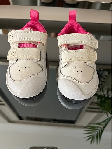 Nike sıfır 21 numara kız bebek