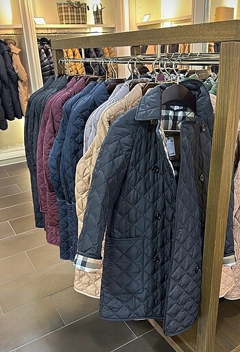 Orjinal Yeni etiketli, Burberry klasik kruvaze model siyah mont