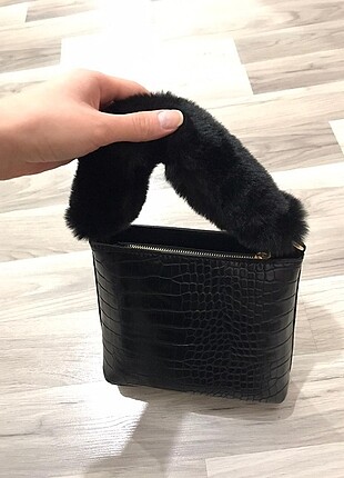Bershka Kol Çantası