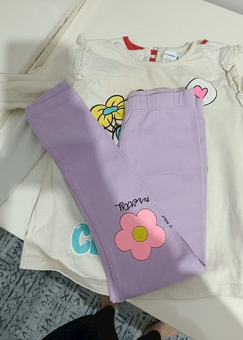 2 adet t-shirt bir tayt ve 1 şapka - Görsel 3