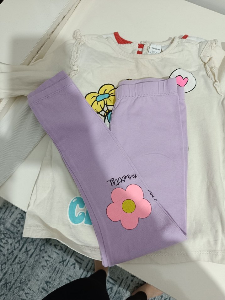 2 adet t-shirt bir tayt ve 1 şapka - Görsel 3