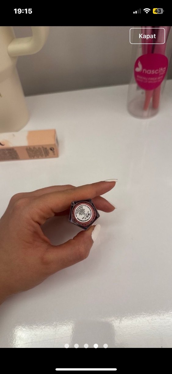 Fenty Beauty Koyu Bej Dudak Parlatıcısı - Görsel 4