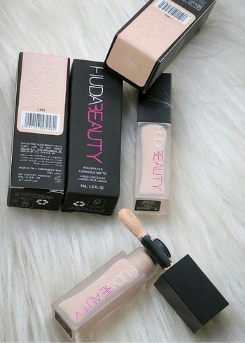 Huda Beauty Açık Ten Rengi Kapatıcı