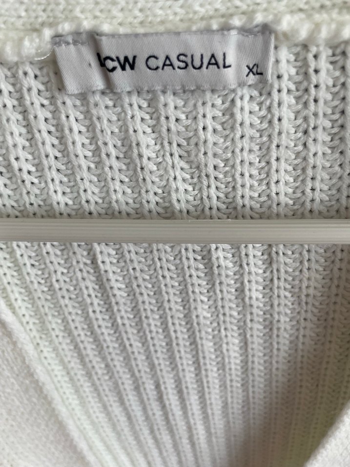 Beyaz V Yaka Örgü Kadın Hırka - Görsel 2