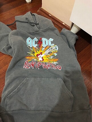 acdc sweat 1 kez giyildi bershka değil