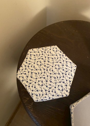 Çiçek Desenli Beyaz Altıgen takı kutusu - Görsel 3