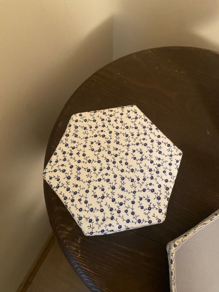 Çiçek Desenli Beyaz Altıgen takı kutusu - Görsel 3