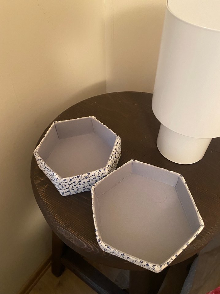 Çiçek Desenli Beyaz Altıgen takı kutusu - Görsel 2