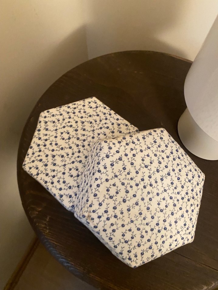 Çiçek Desenli Beyaz Altıgen takı kutusu - Görsel 4